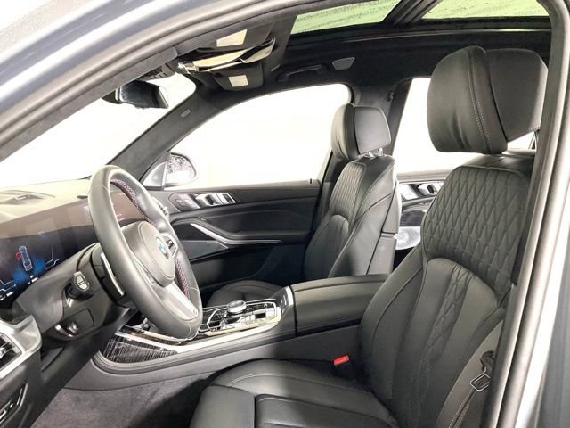 Certified 2025 BMW X7 M60i AWD/4WD image 32