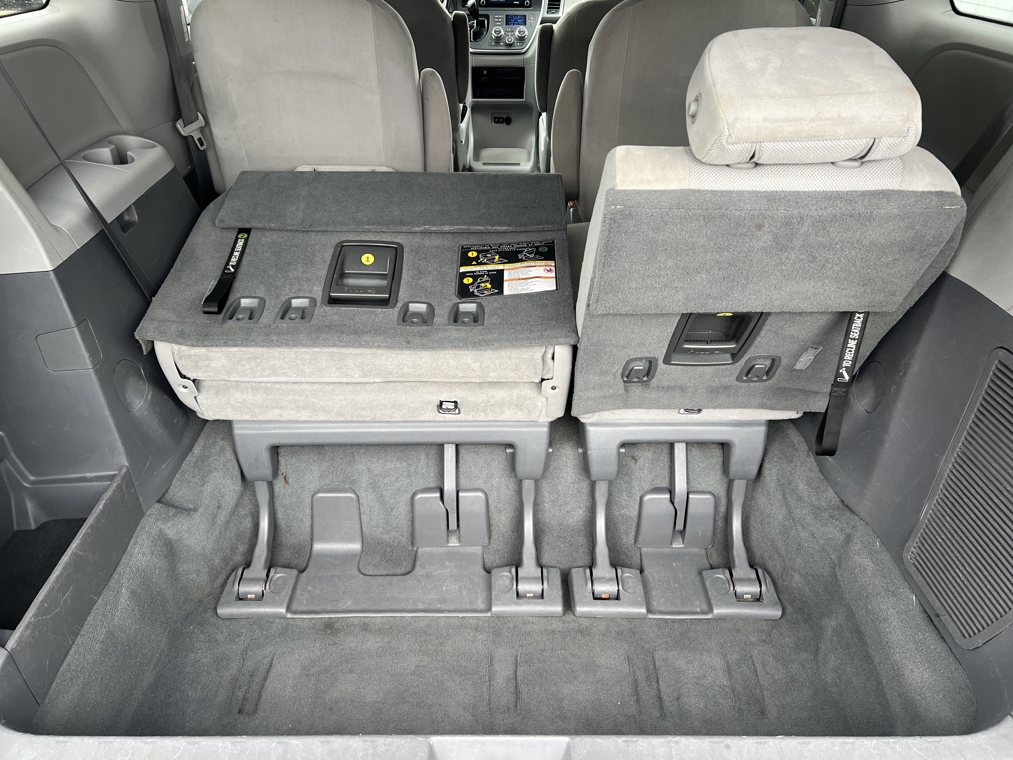 Used 2020 Toyota Sienna L FWD image 16