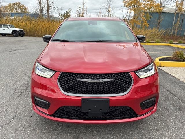 New 2026 Chrysler Pacifica Select image 2