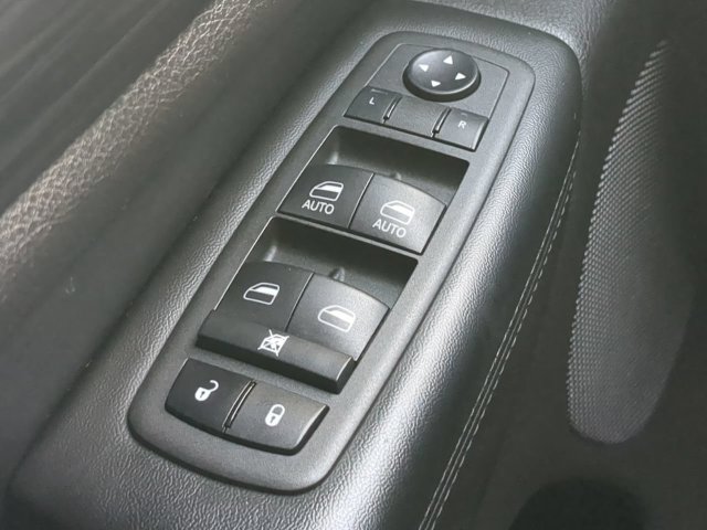 Used 2022 Jeep Grand Cherokee Laredo X RWD image 28