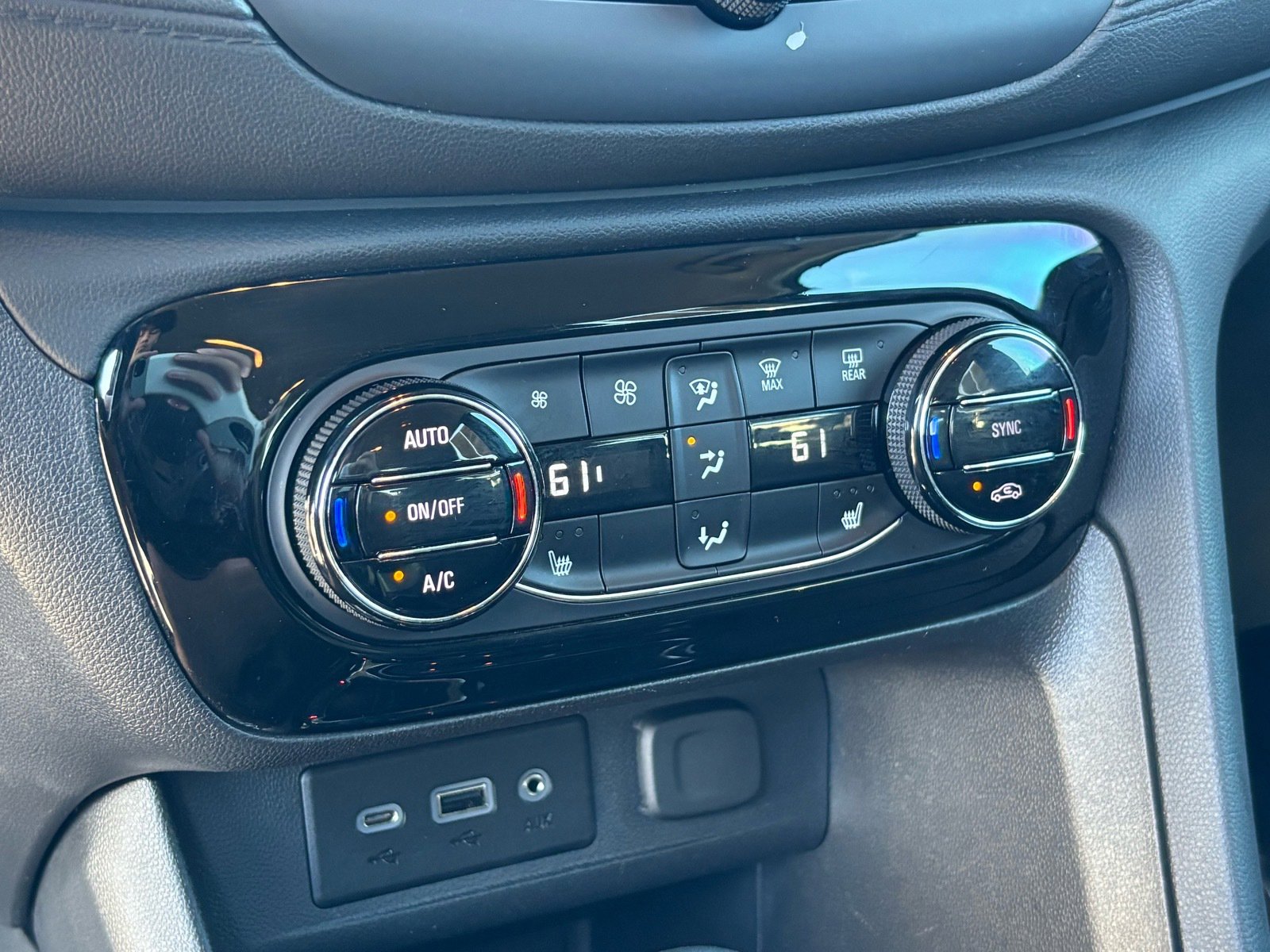 Used 2023 Buick Encore GX Select image 21