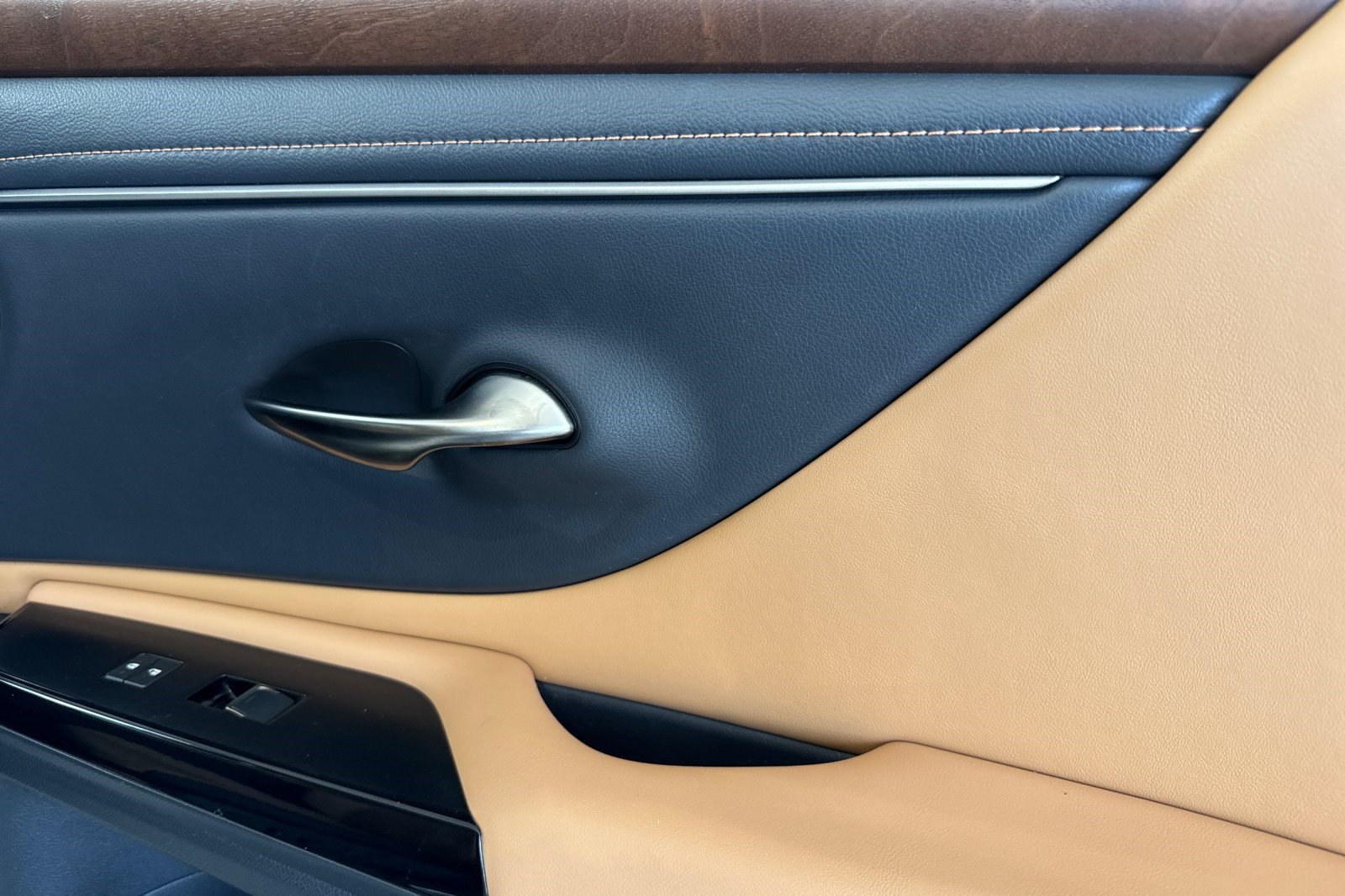 Certified 2025 Lexus ES 300h w/ Premium Package FWD image 21