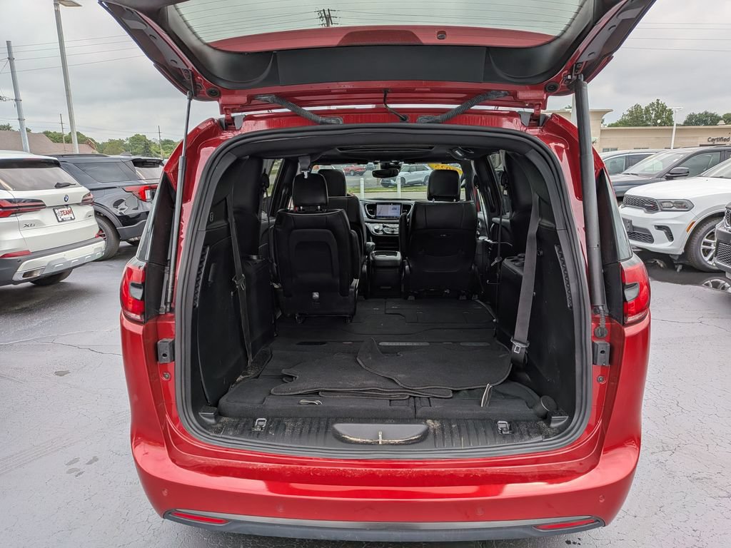 Used 2025 Chrysler Pacifica Limited FWD image 23