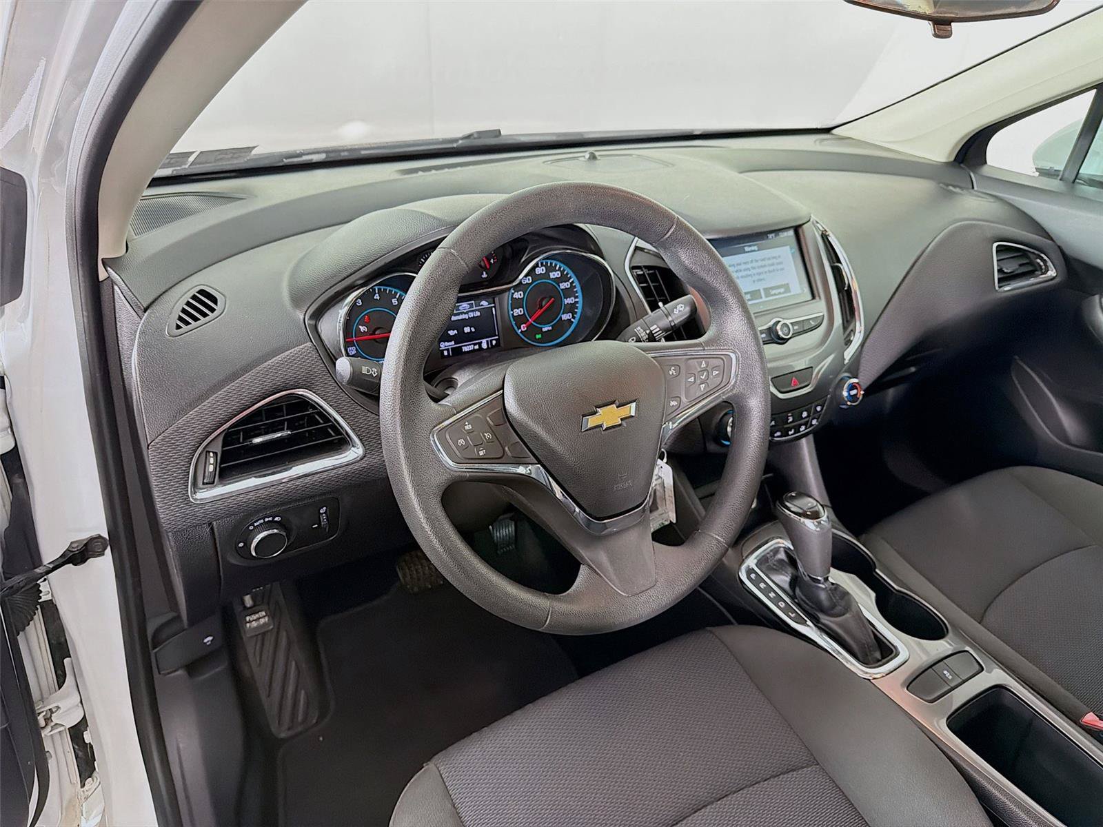 Used 2016 Chevrolet Cruze LT FWD image 15