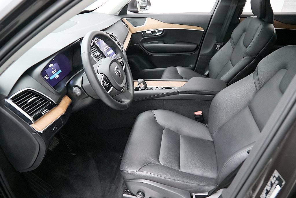 Certified 2024 Volvo XC90 B6 Plus w/ Protection Package Premier AWD/4WD image 17