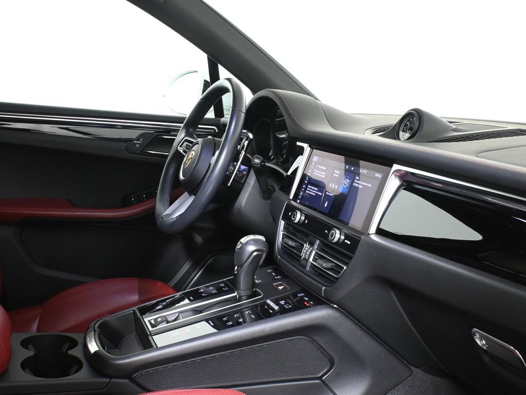 Used 2024 Porsche Macan AWD/4WD image 9