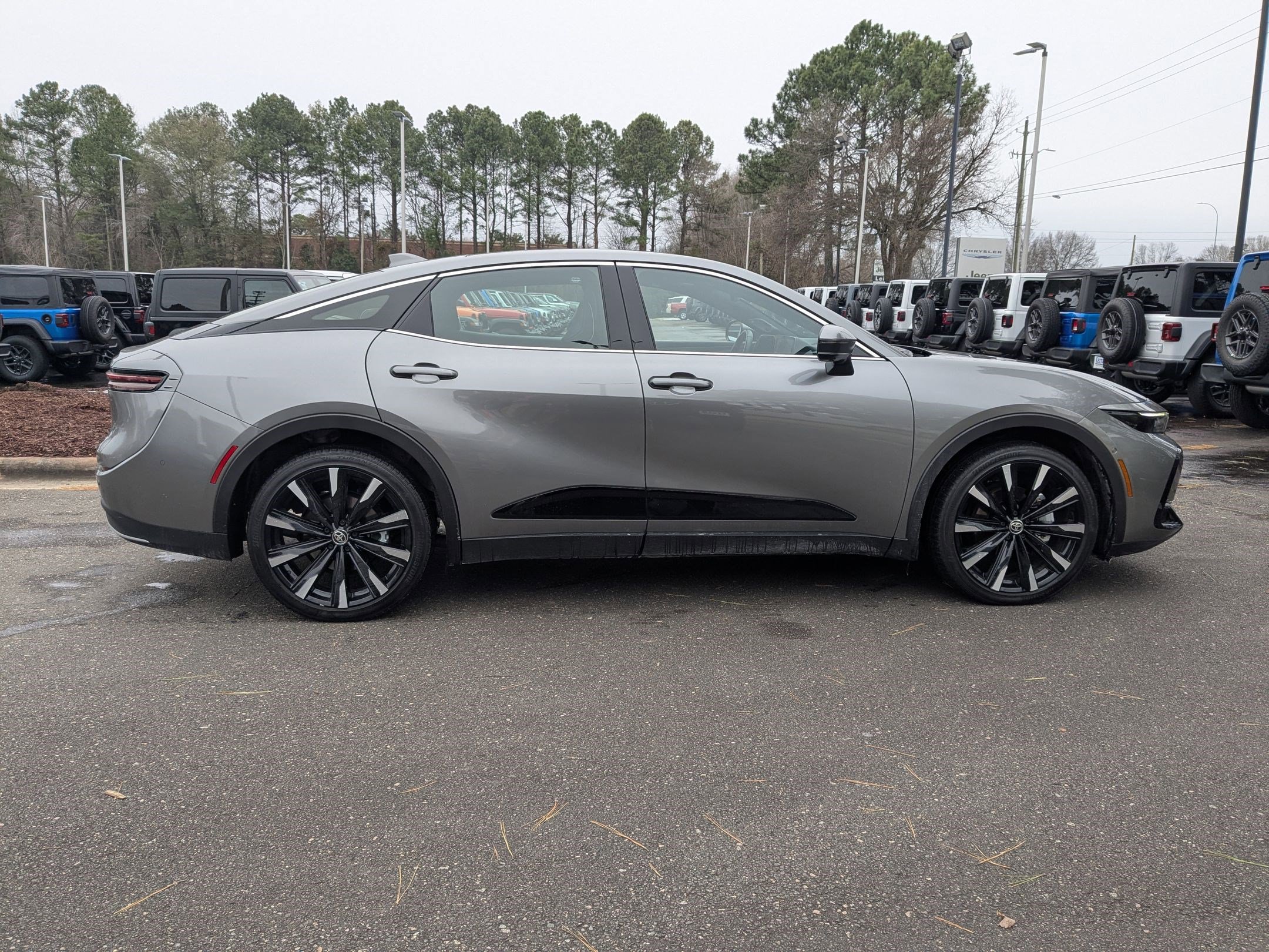 Used 2023 Toyota Crown Platinum image 4