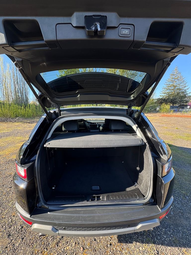 Used 2019 Land Rover Range Rover Evoque SE Premium image 9