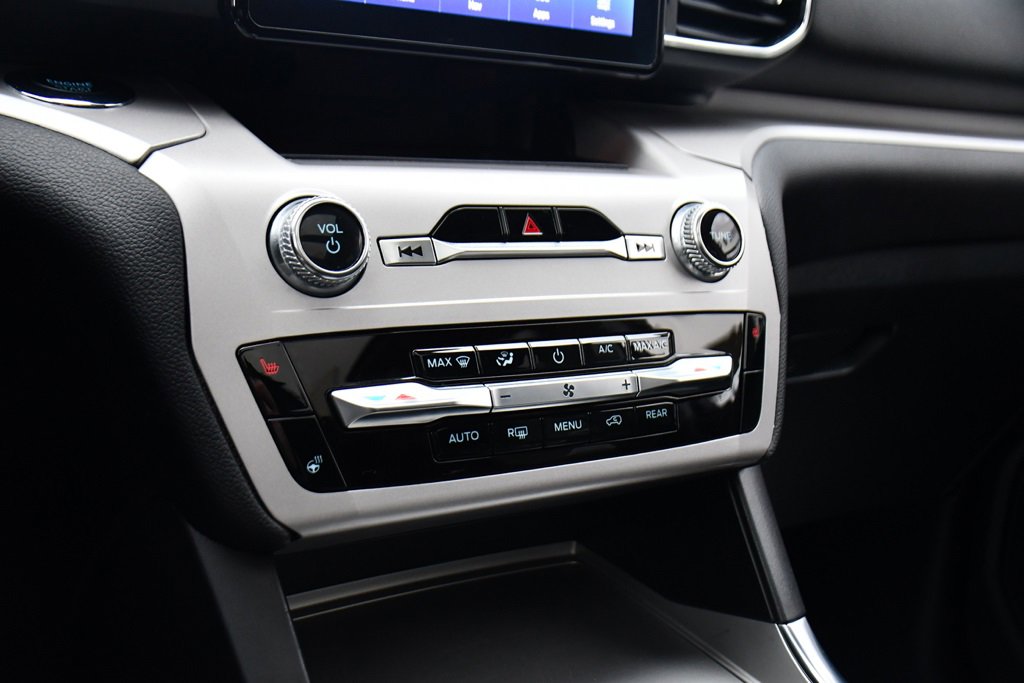 Used 2023 Ford Explorer XLT w/ Equipment Group 202A image 32