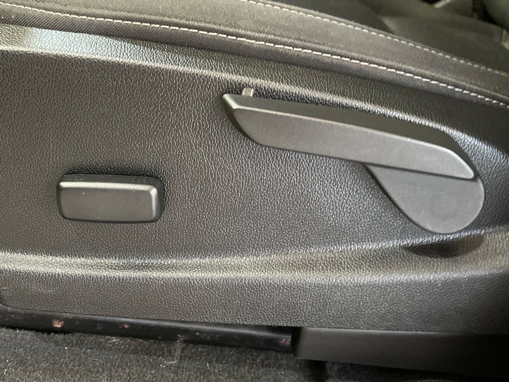 Used 2019 Chevrolet Colorado LT AWD/4WD image 32