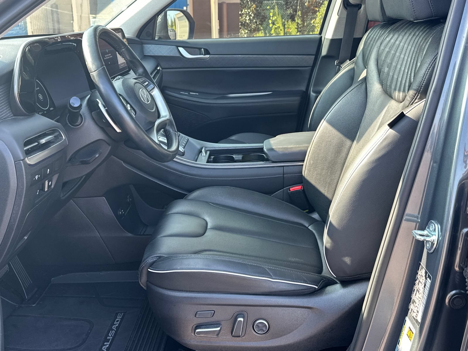 Certified 2025 Hyundai Palisade Limited FWD image 11