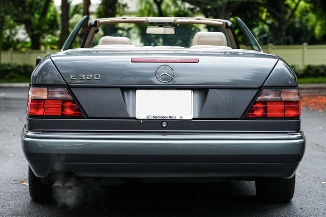 Used 1995 Mercedes-Benz E 320 Convertible image 7