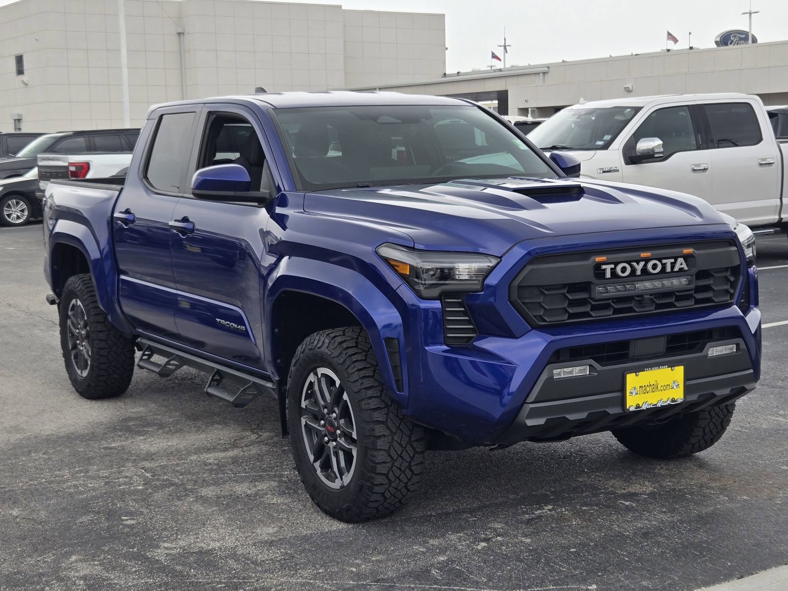 Used 2024 Toyota Tacoma TRD Sport AWD/4WD image 3