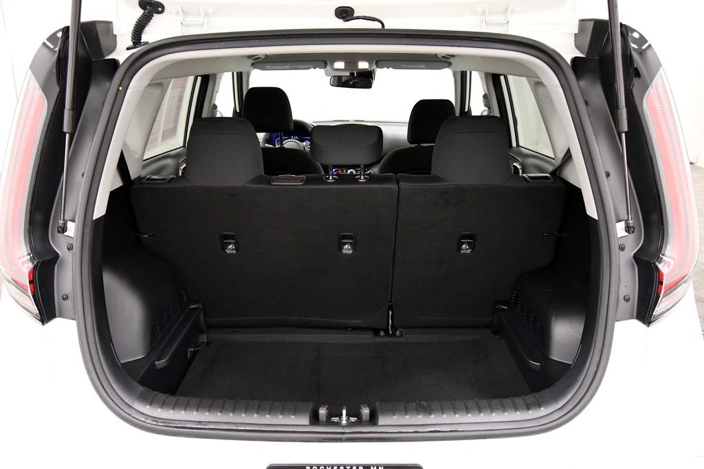 Certified 2025 Kia Soul LX w/ LX Technology Package FWD image 7