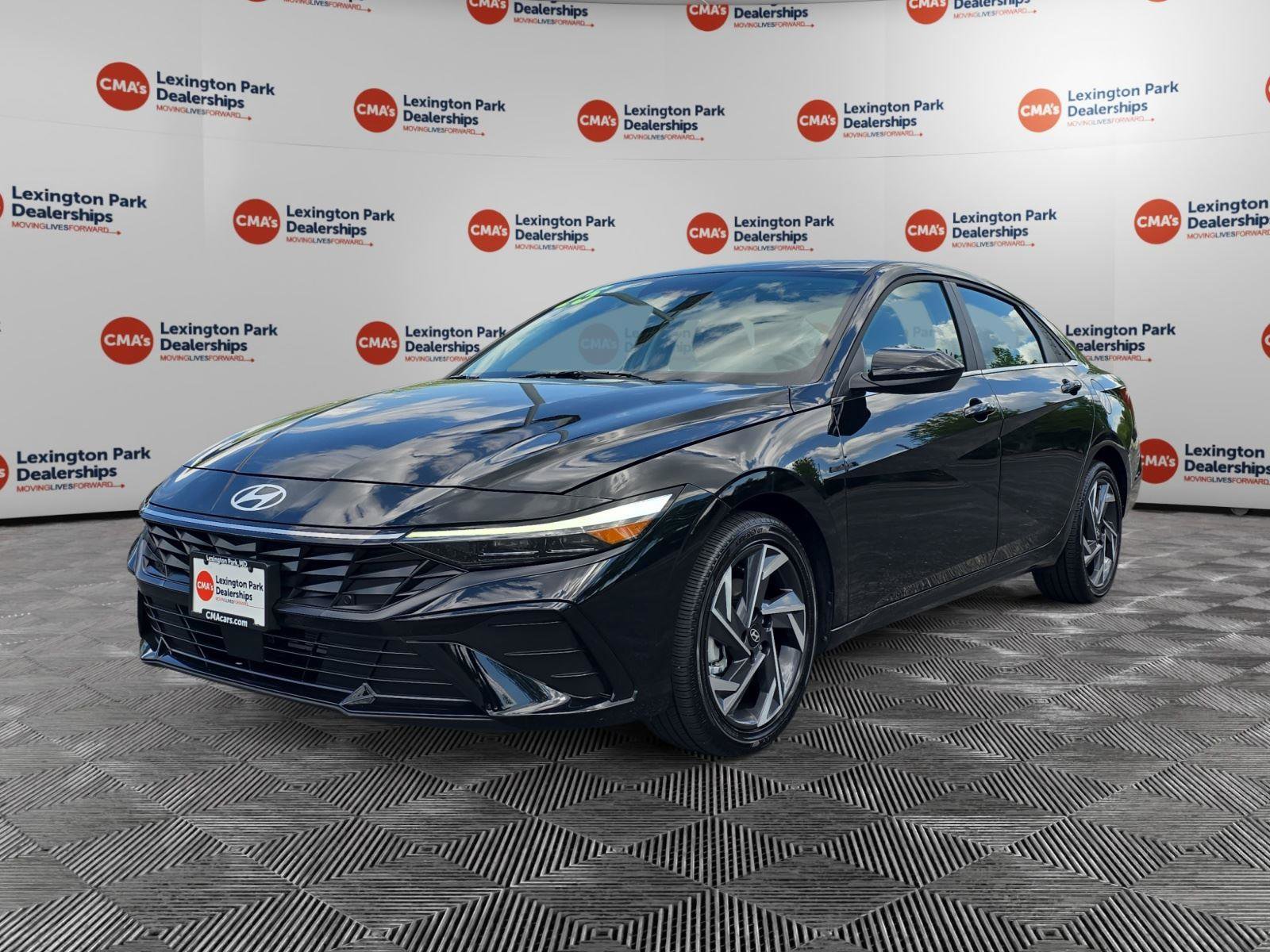 Used 2025 Hyundai Elantra SEL image 3