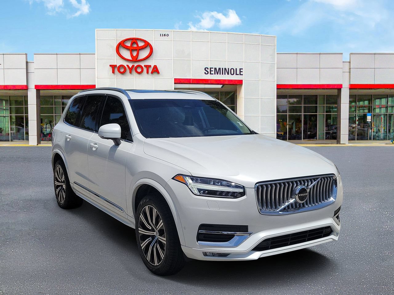 Used 2023 Volvo XC90 B6 Plus AWD/4WD image 2