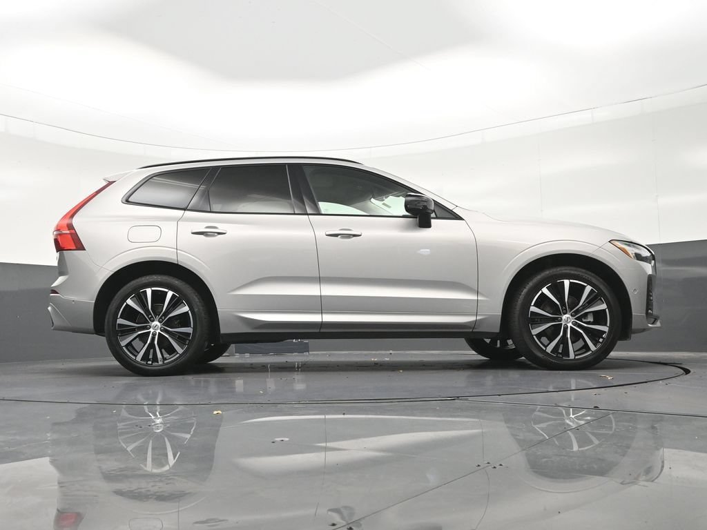 Certified 2024 Volvo XC60 B5 Plus AWD/4WD image 31