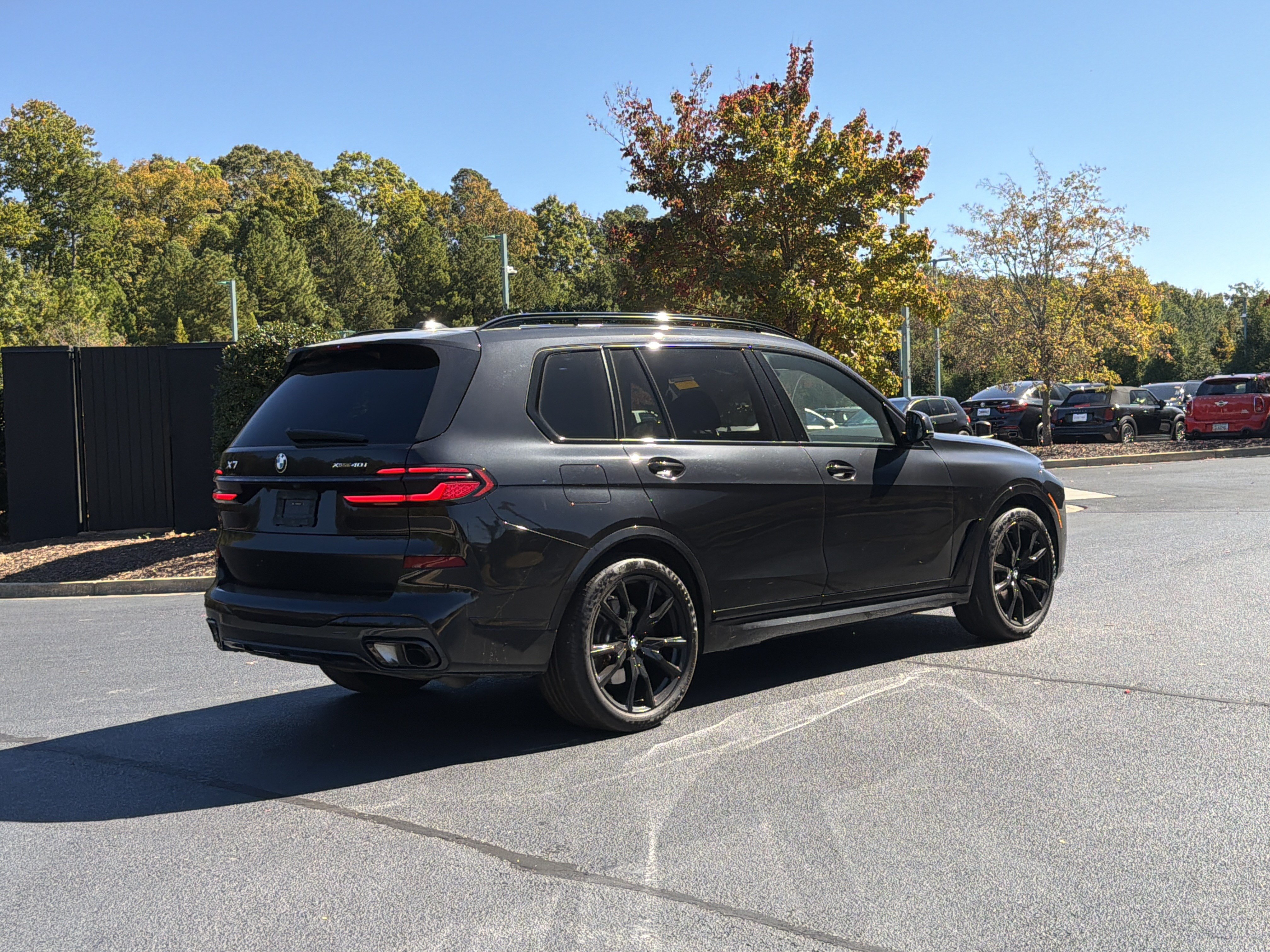Used 2024 BMW X7 xDrive40i w/ M Sport Package AWD/4WD image 3
