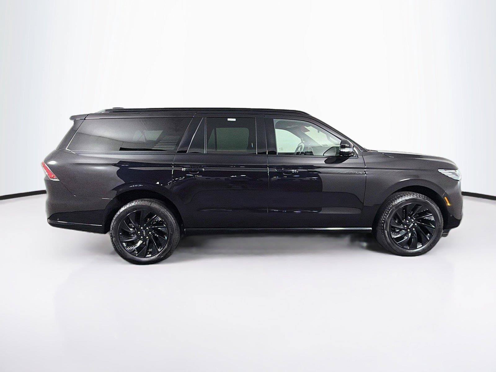 Used 2025 Lincoln Navigator L Reserve w/ Jet Appearance Package AWD/4WD image 12