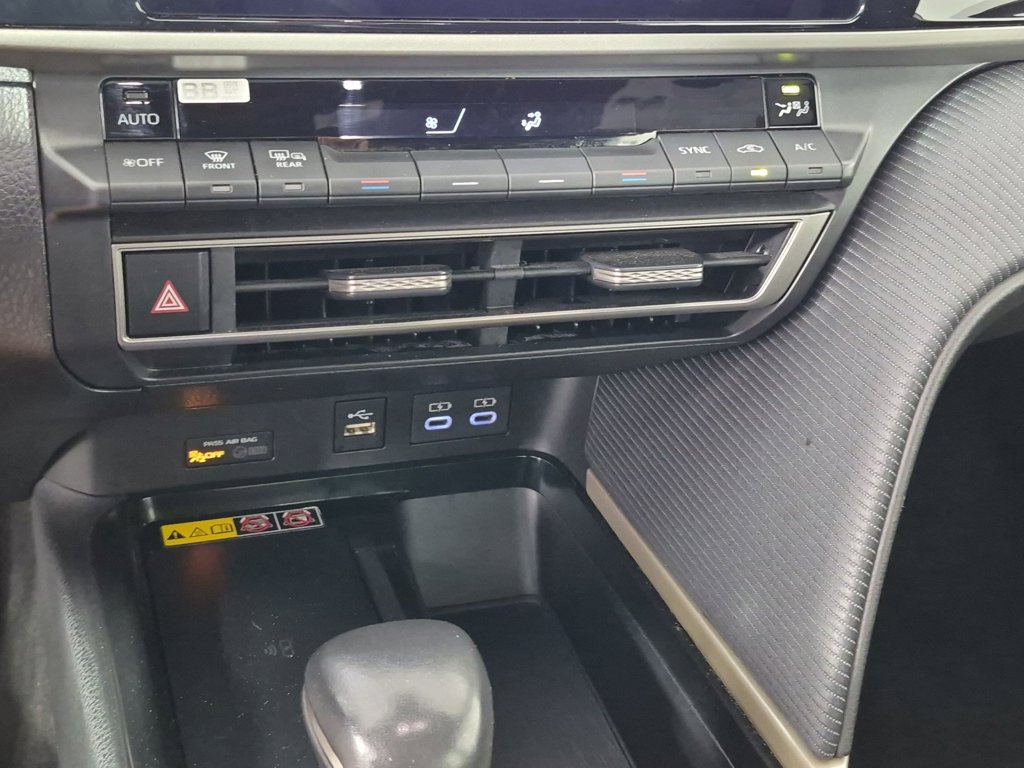 Used 2025 Toyota Camry SE FWD image 26
