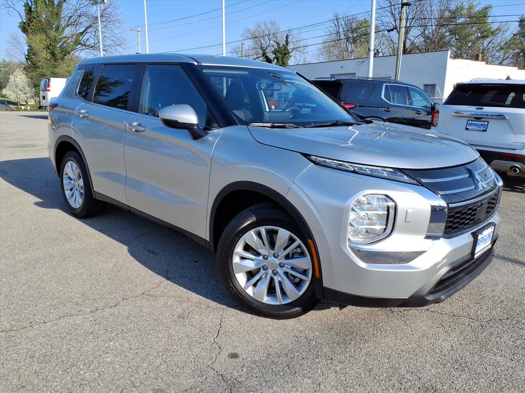 Used 2025 Mitsubishi Outlander ES