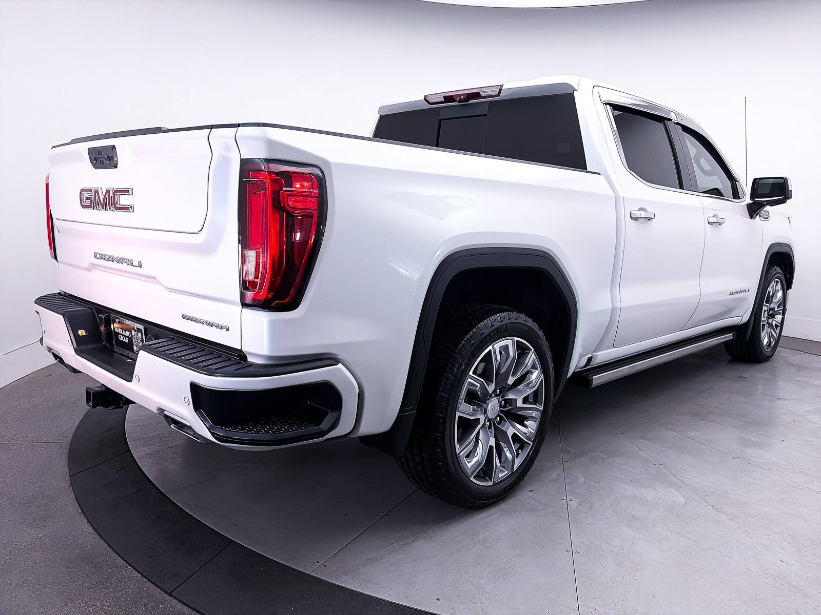 Used 2023 GMC Sierra 1500 Denali w/ Denali Reserve Package AWD/4WD image 17