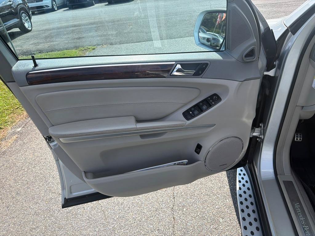 Used 2009 Mercedes-Benz ML 63 AMG 4MATIC image 37