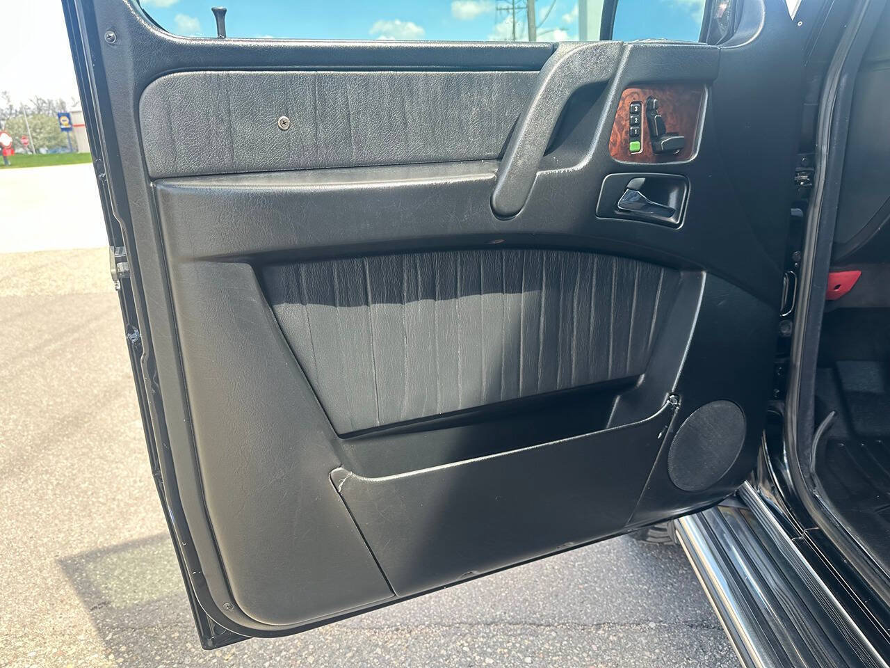 Used 2004 Mercedes-Benz G 500 image 32