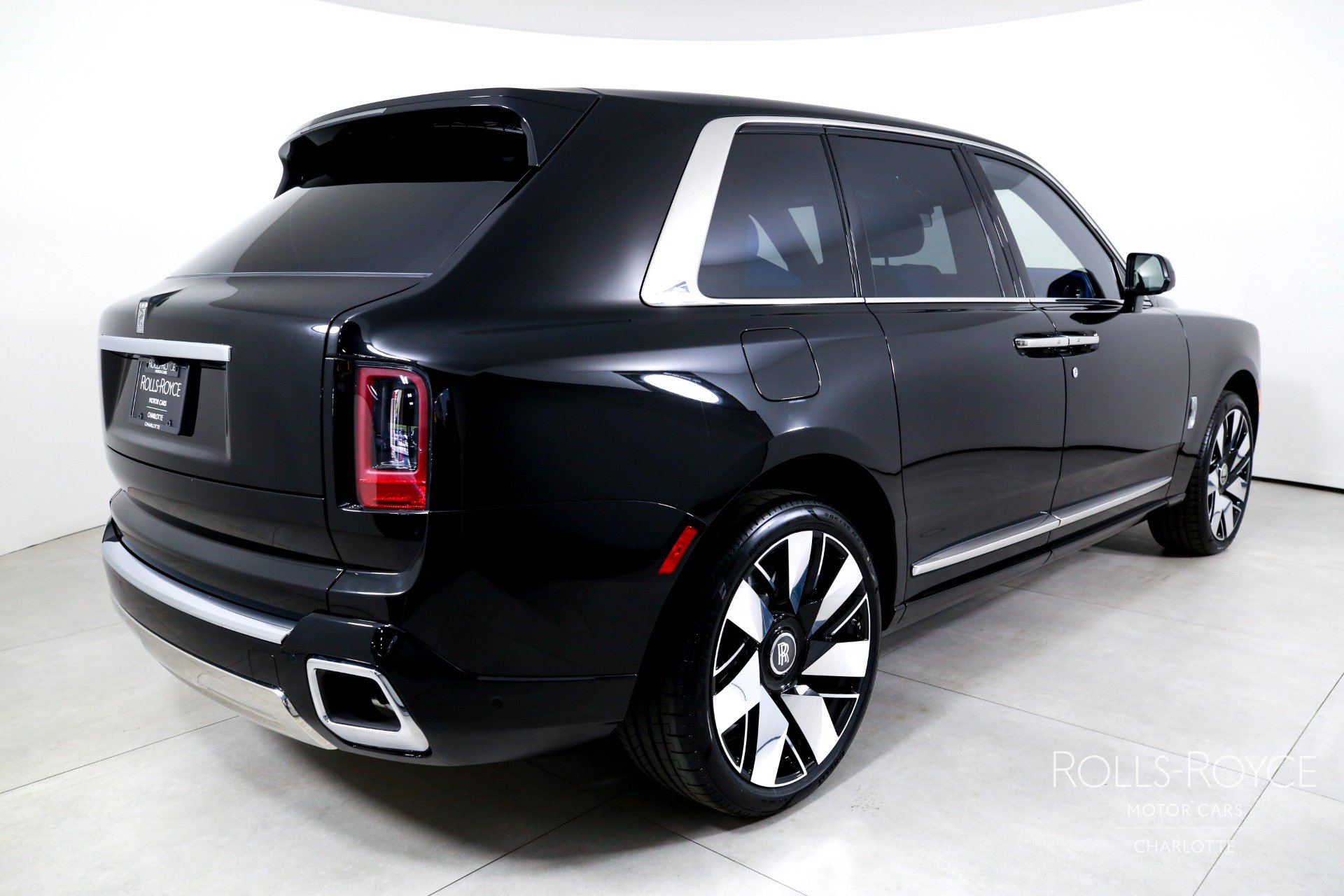 New 2026 Rolls-Royce Cullinan AWD/4WD image 2