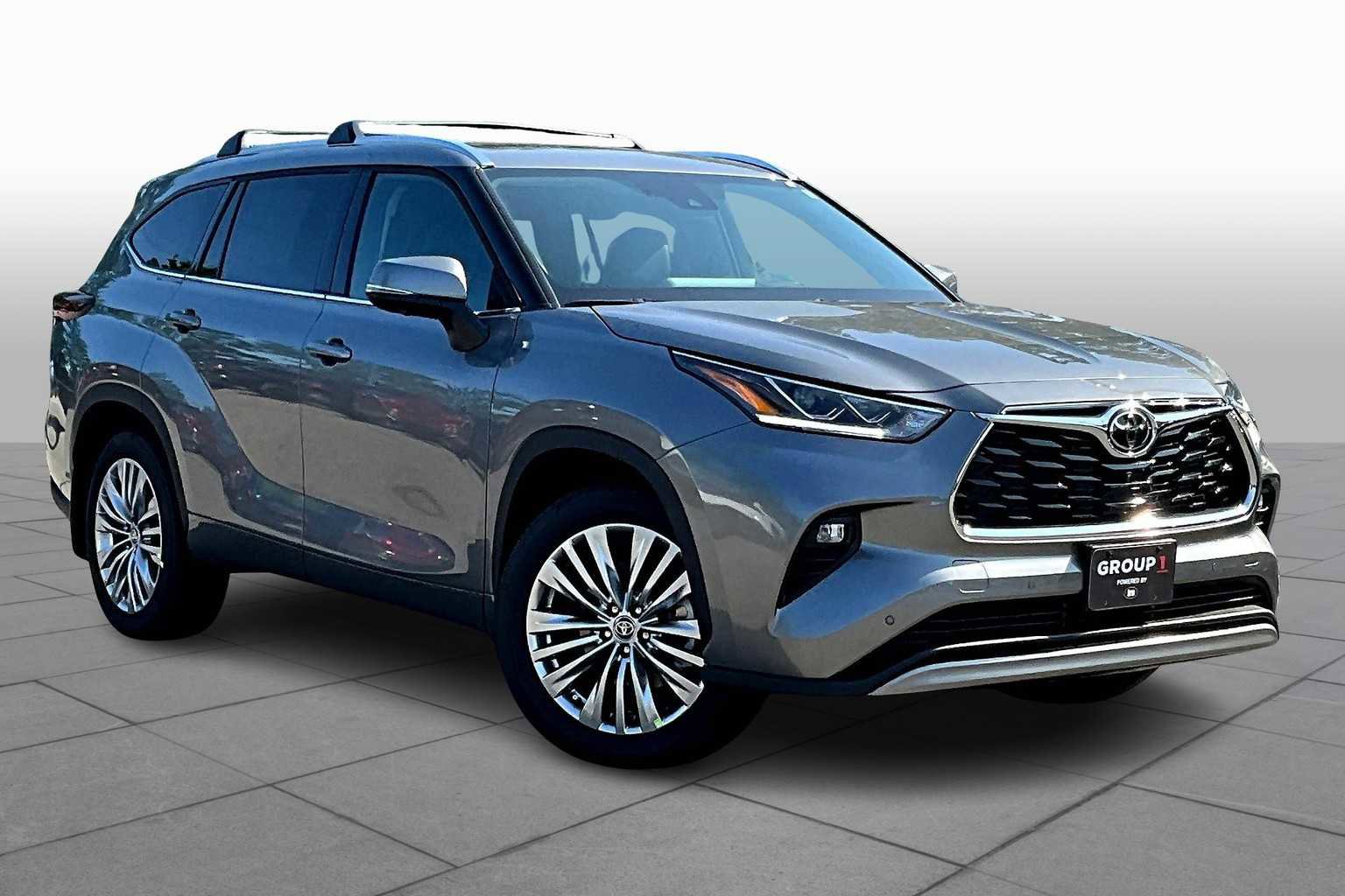 Used 2025 Toyota Highlander Platinum AWD/4WD image 2