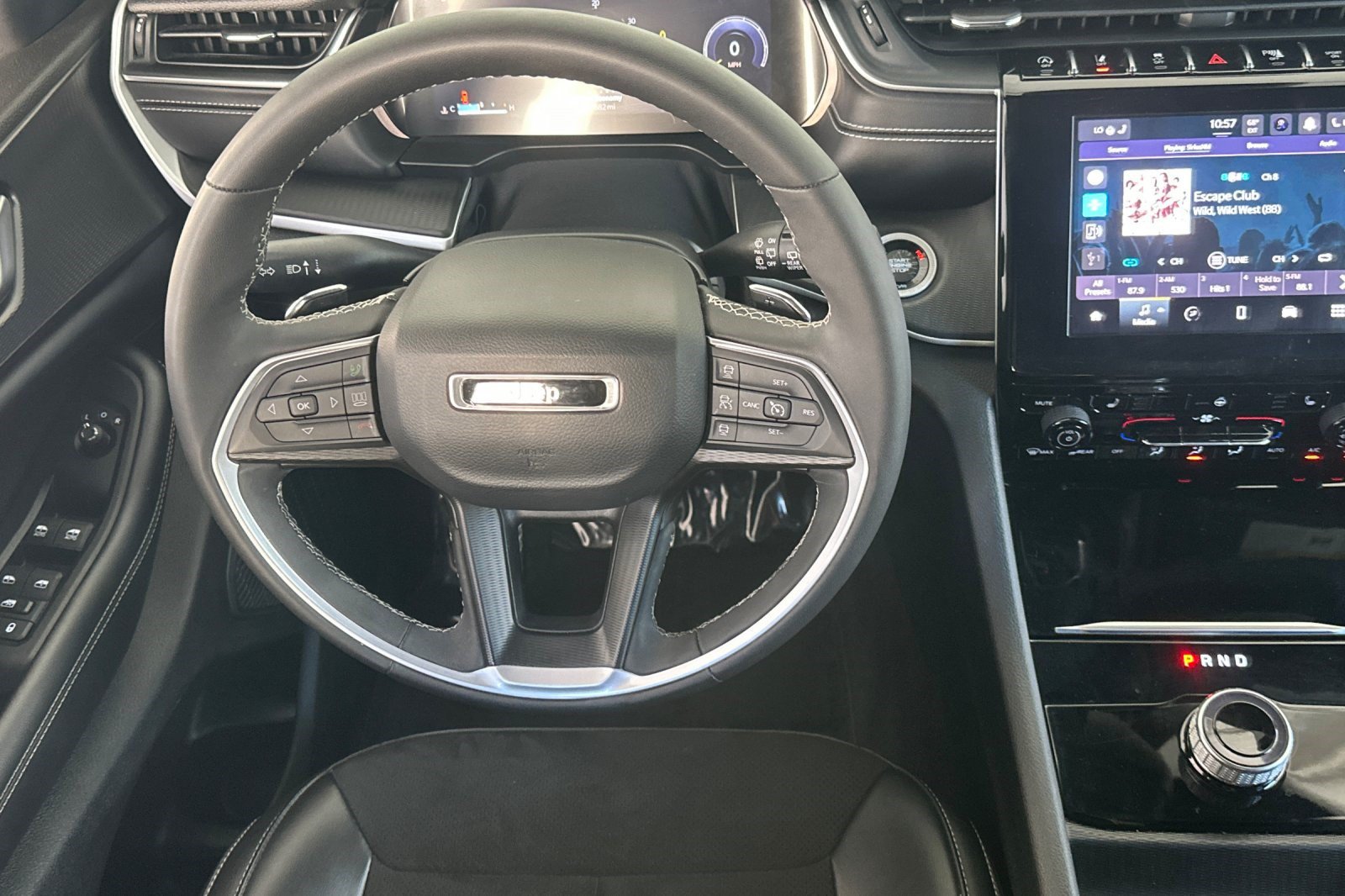 Used 2023 Jeep Grand Cherokee Altitude AWD/4WD image 32