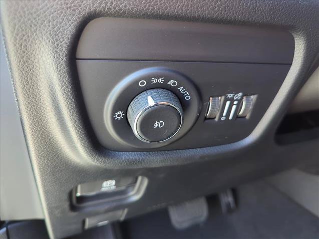 Used 2026 Jeep Grand Cherokee Limited AWD/4WD image 16
