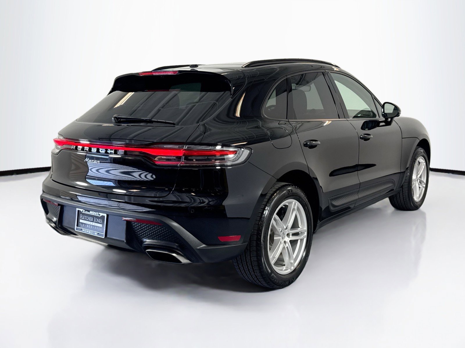 Certified 2025 Porsche Macan image 9