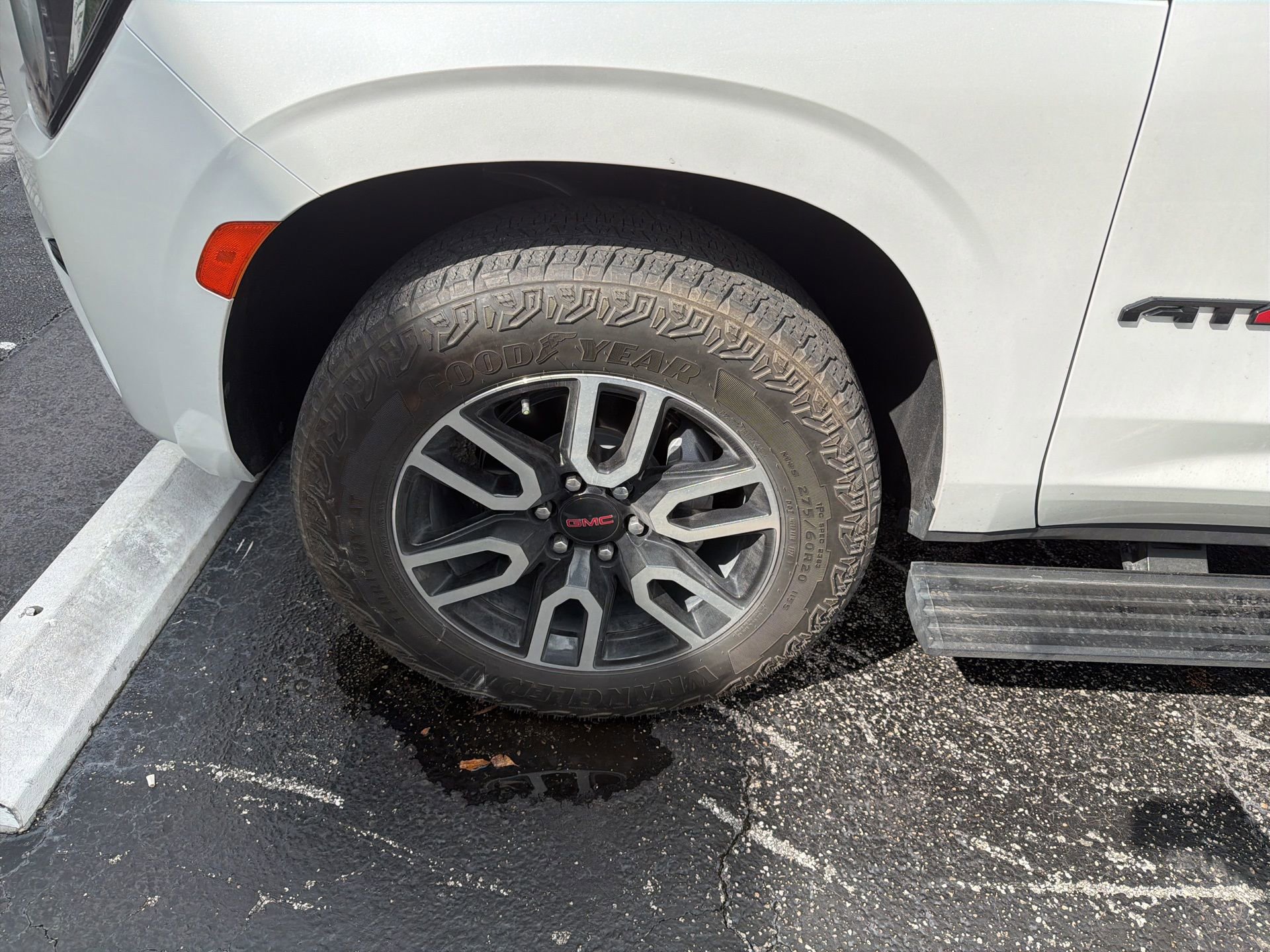 Used 2024 GMC Yukon AT4 w/ Technology Package image 8