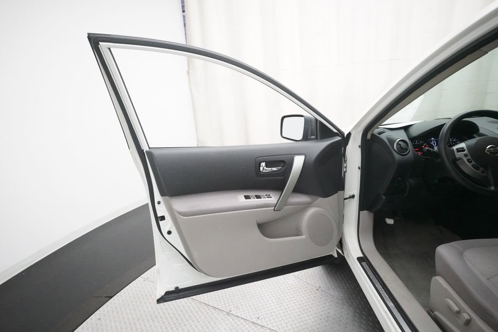 Used 2012 Nissan Rogue SV image 29