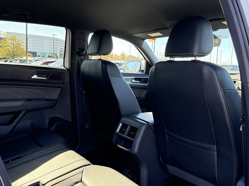 Used 2022 Volkswagen Atlas Cross Sport SE image 17