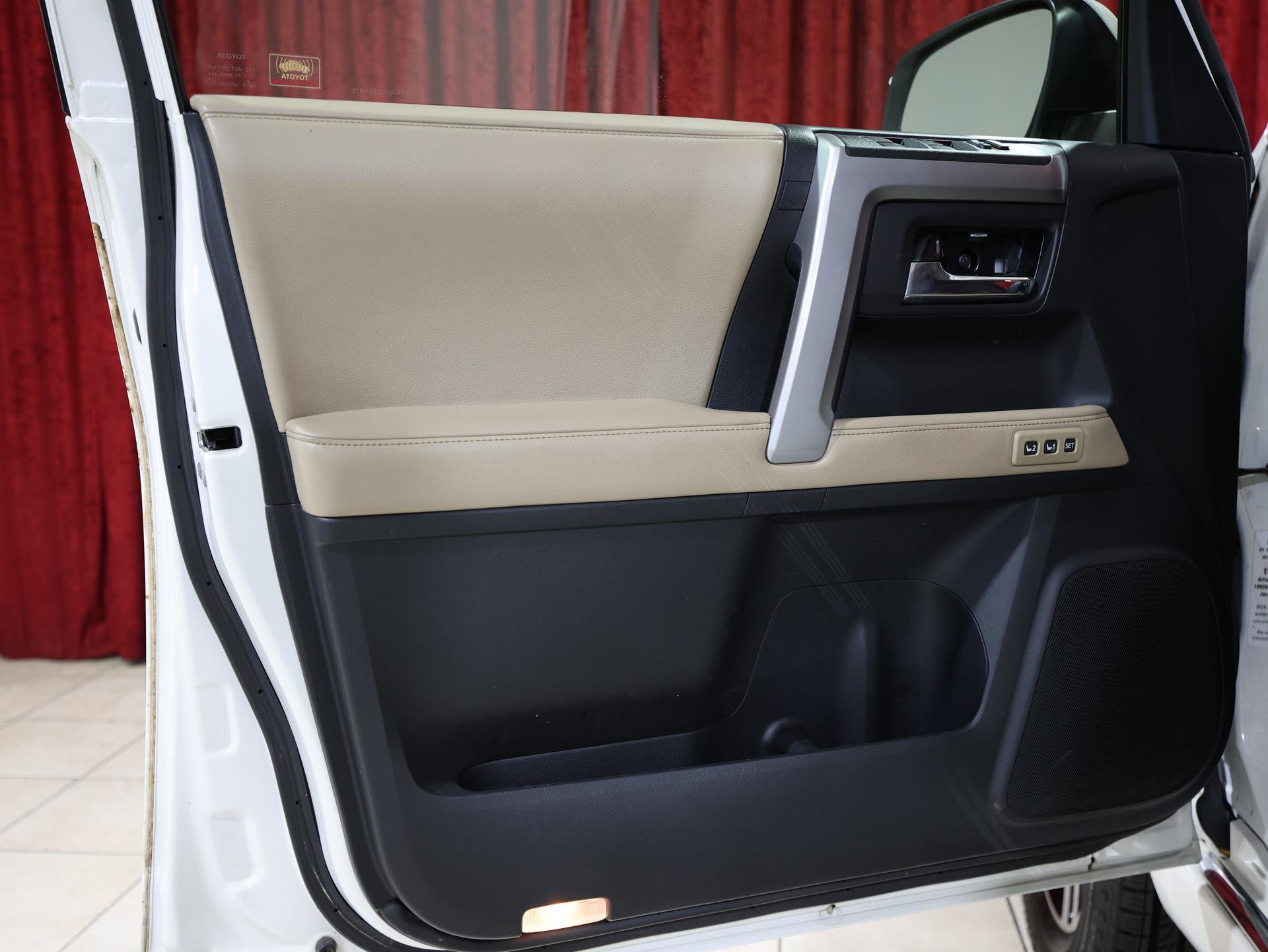 Used 2016 Toyota 4Runner Limited AWD/4WD image 11