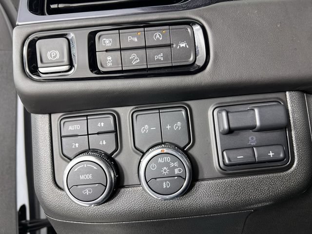 Used 2025 GMC Yukon AT4 Ultimate AWD/4WD image 18