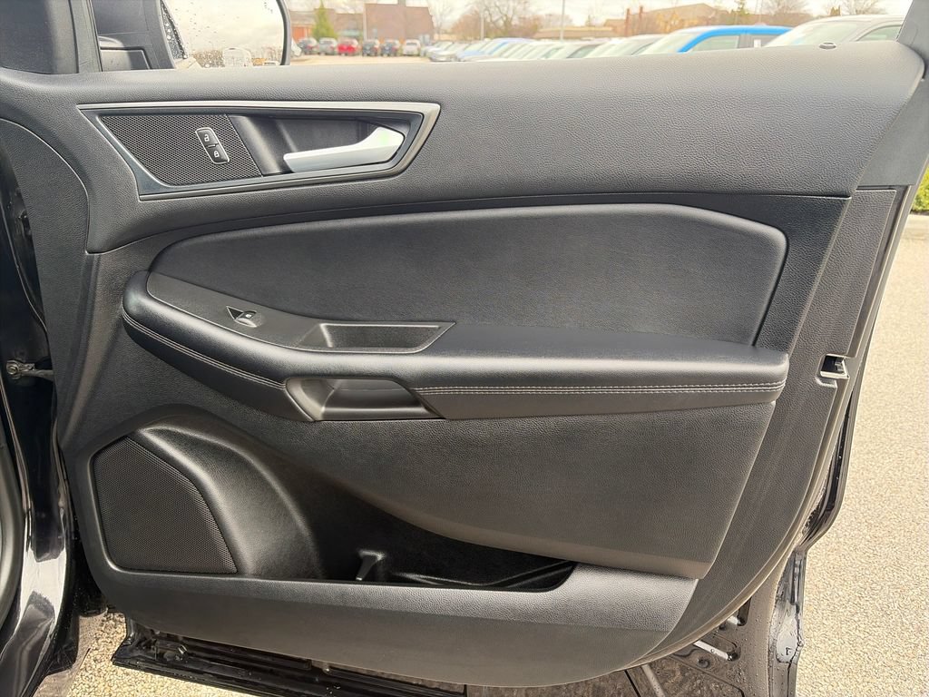 Used 2024 Ford Edge SE AWD/4WD image 9
