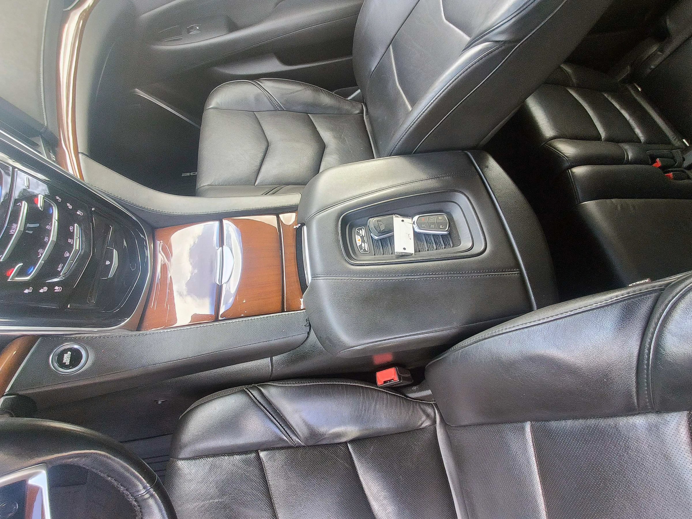 Used 2018 Cadillac Escalade ESV Premium Luxury AWD/4WD image 25