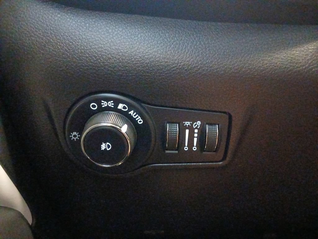 Used 2022 Jeep Compass Limited AWD/4WD image 22