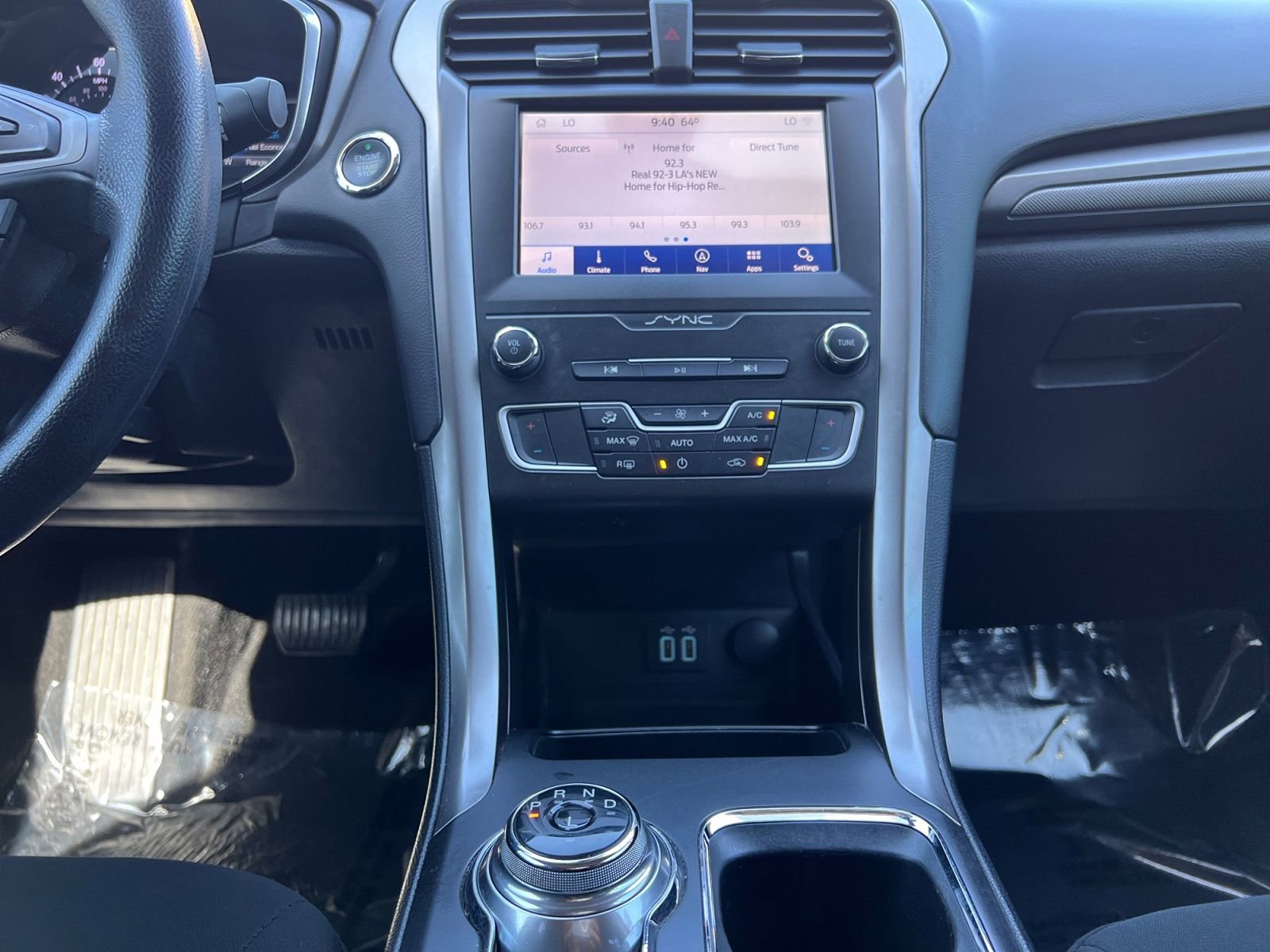 Used 2020 Ford Fusion SE FWD image 11