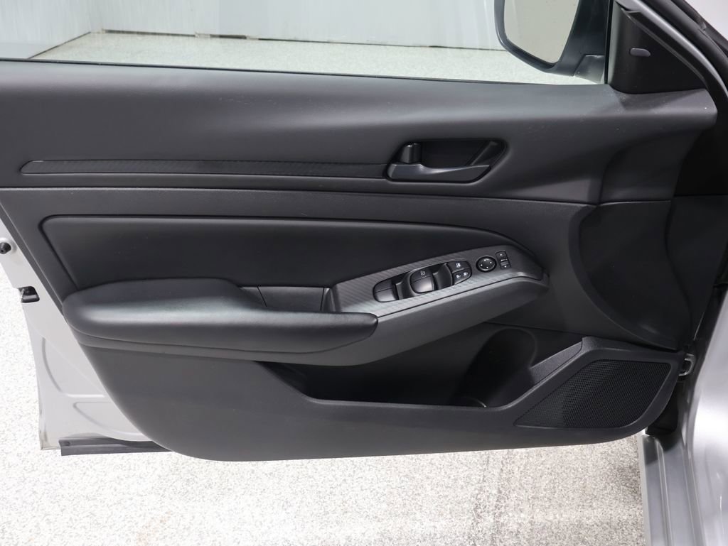 Used 2024 Nissan Altima 2.5 S image 10