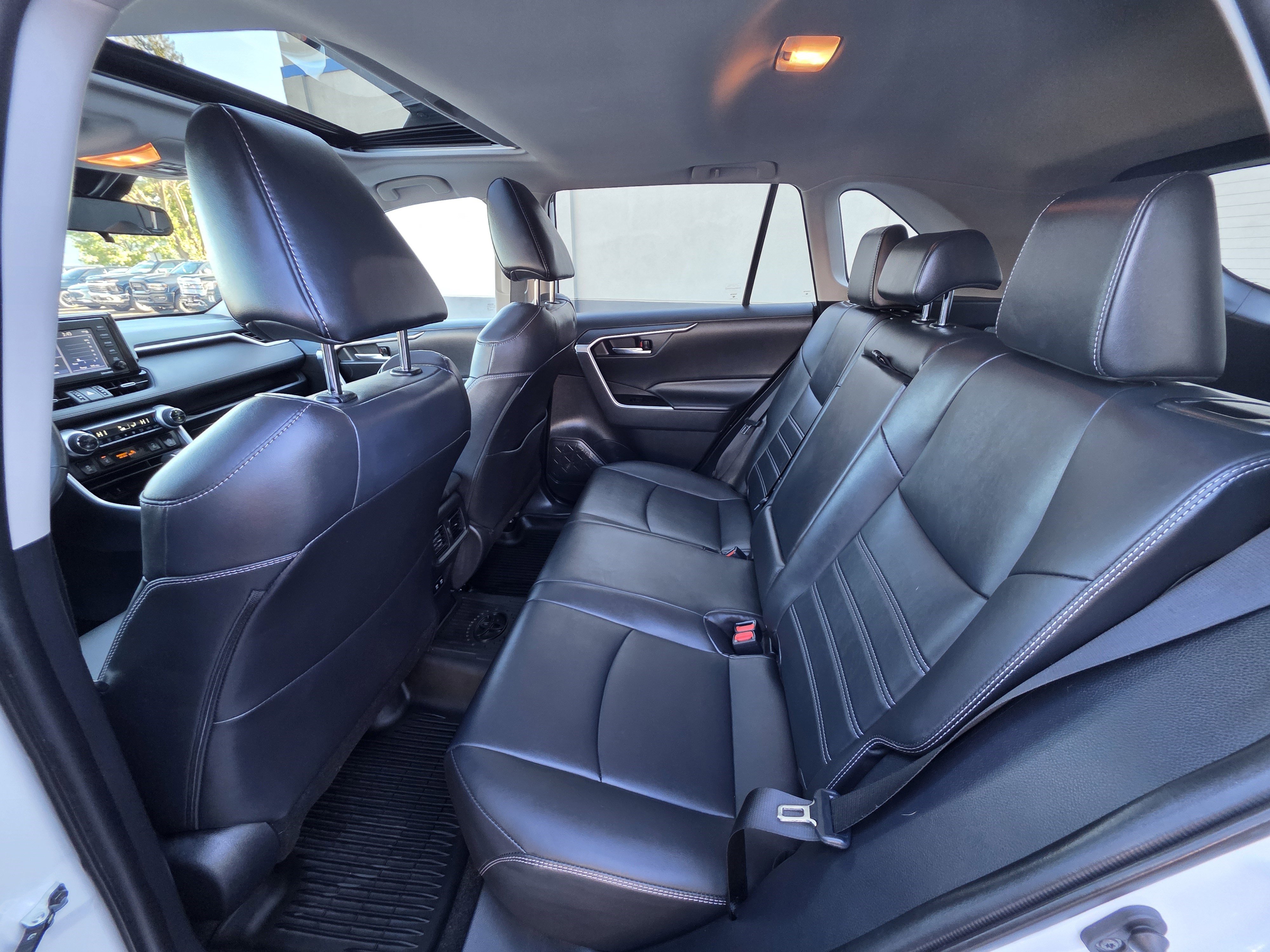 Used 2021 Toyota RAV4 XLE Premium image 22