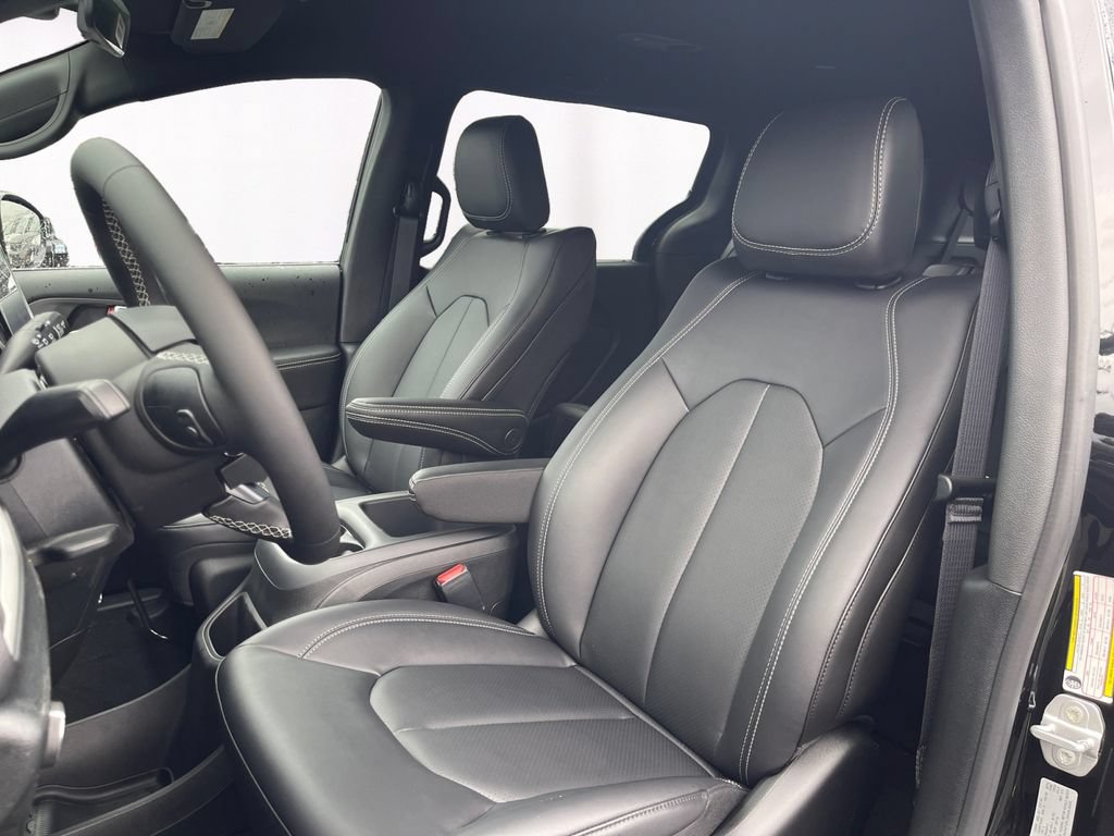 New 2026 Chrysler Voyager LX FWD image 9