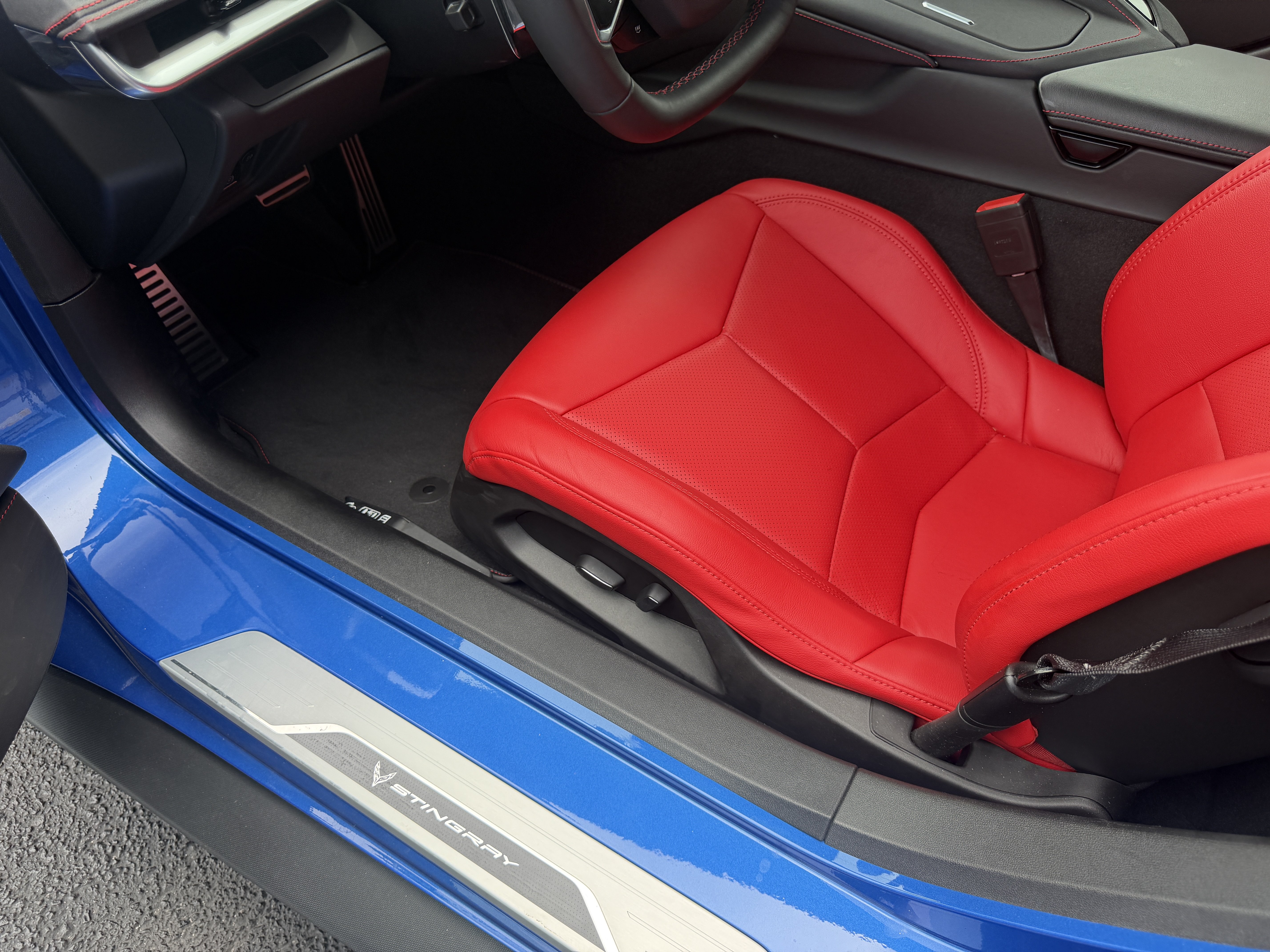 Used 2021 Chevrolet Corvette Stingray Convertible w/ Z51 Performance Package RWD image 16