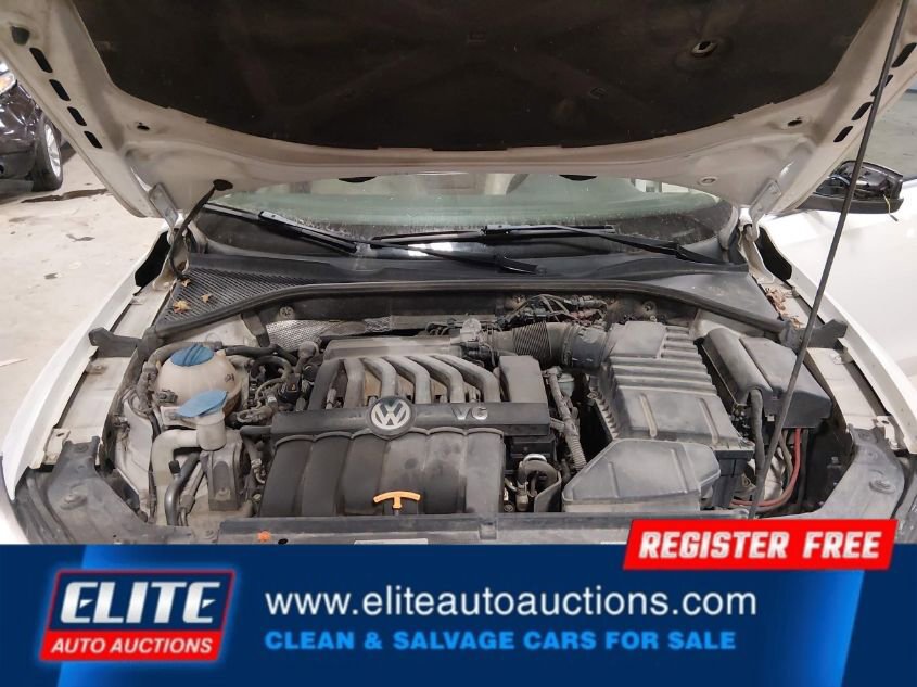 Used 2013 Volkswagen Passat 3.6 SEL Premium image 19