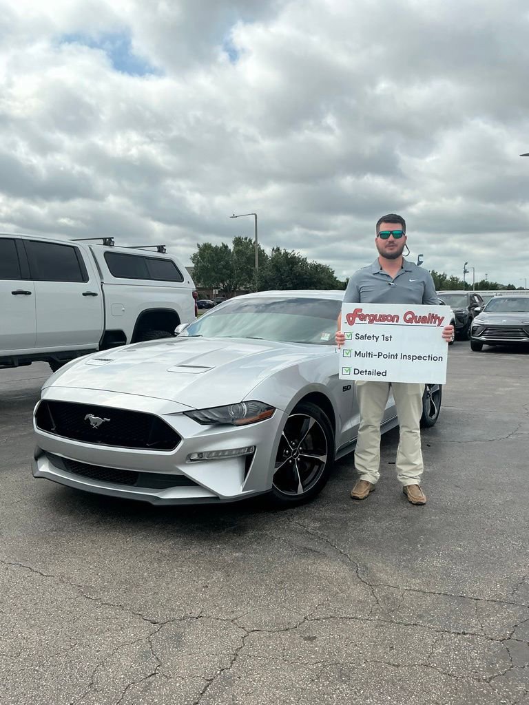 Used 2018 Ford Mustang GT RWD image 2