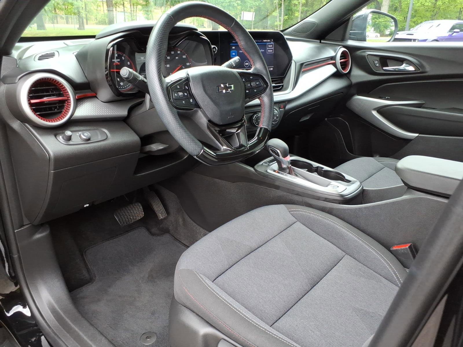 Certified 2024 Chevrolet Trax RS w/ Sunroof Package FWD image 13