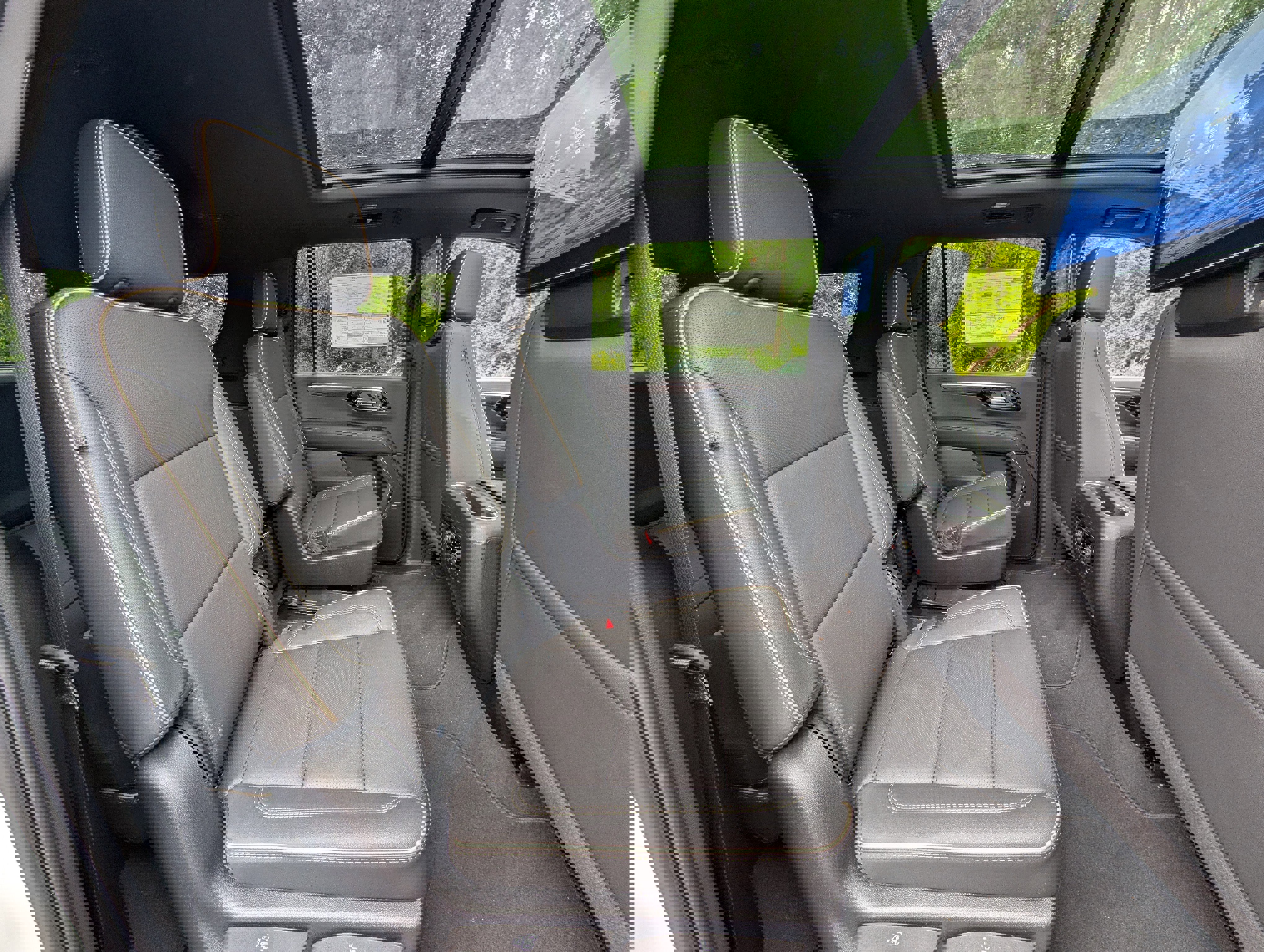 New 2025 Chevrolet Suburban Premier image 32